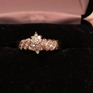 .85 cttw white  Gold Floral Cluster Diamond Ring - Women Jewelry